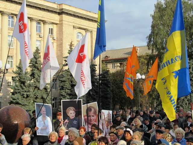 Черкаська опозиція підготувала подарунки владі