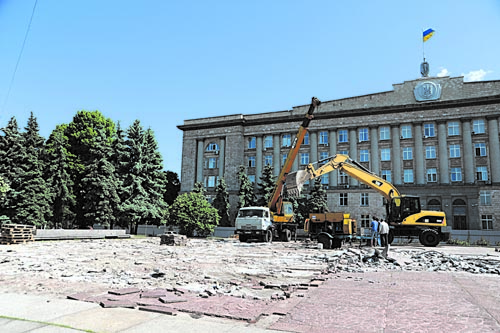 Обласне КП опікується центральним майданом Черкас (фото - "Черкаський край")