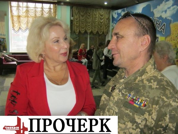 Тетяна Трушкова ділиться враженнями з Миколою Липовим