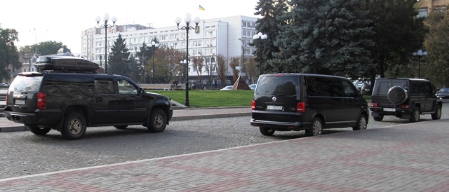 У жовтні олігарх Дмитро Фірташ приїжджав у Черкаси і зустрічався з головою Черкаської ОДА Сергієм Тулубом. Напередодні журналістів запрошували на брифінг за участю Фірташа. Однак черкаські журналісти побачили тільки кортеж автомобілів перед облдержадміністрацією. Фірташ залишається впливовим, але непублічним.