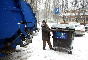 Перед новим роком фірма раптово припинила вивезення сміття