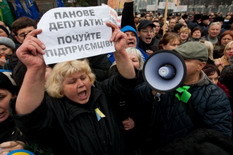 Нова влада вперше стикається з таким масштабним протестом